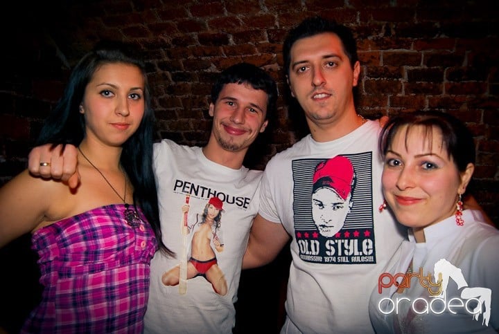 Distracţie în Club Escape, 