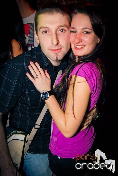 Distracţie în Club Escape, 