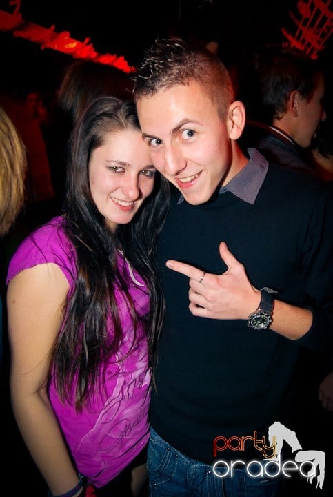 Distracţie în Club Escape, 