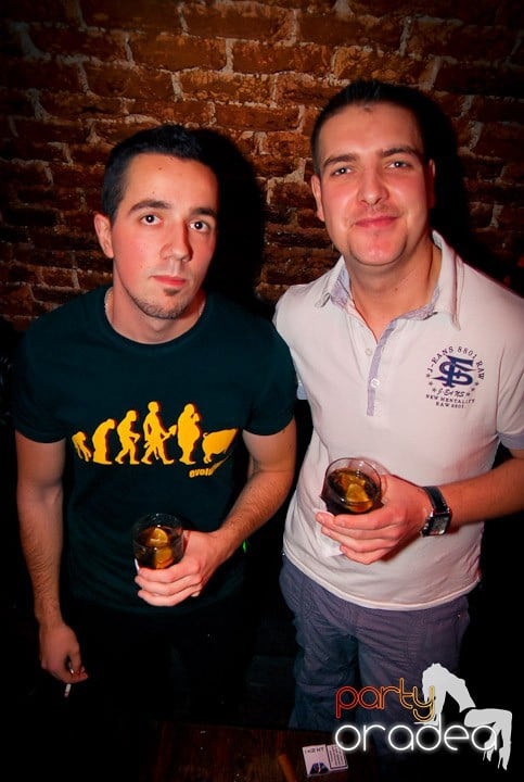 Distracţie în Club Escape, 