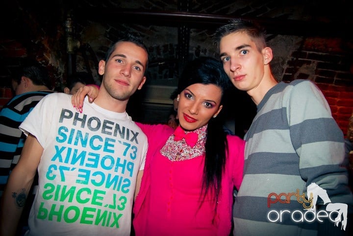 Distracţie în Club Escape, 