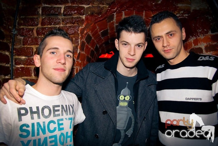 Distracţie în Club Escape, 