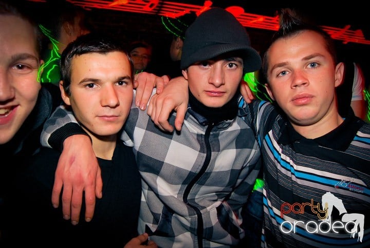 Distracţie în Club Escape, 