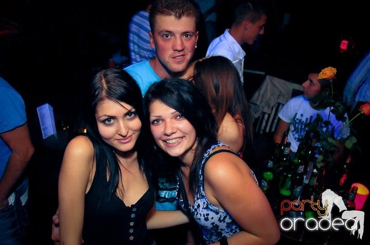 Distracţie în Club Escape, 