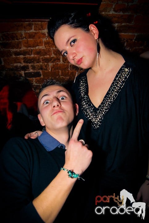 Distracţie în Club Escape, 