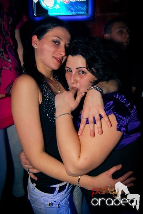 Distracţie în Club Escape, 