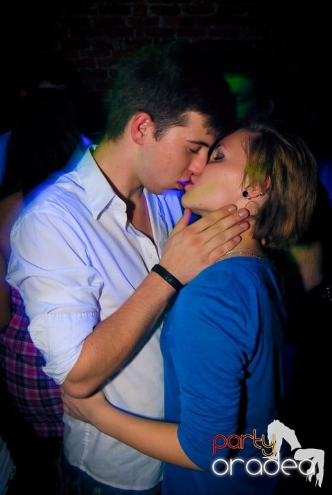 Distracţie în Club Escape, 