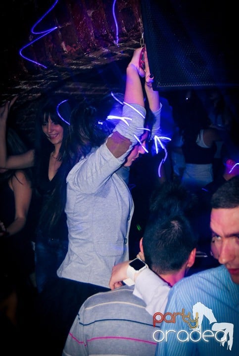 Distracţie în Club Escape, 