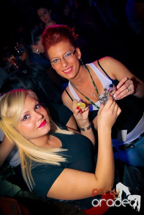 Distracţie în Club Escape, 