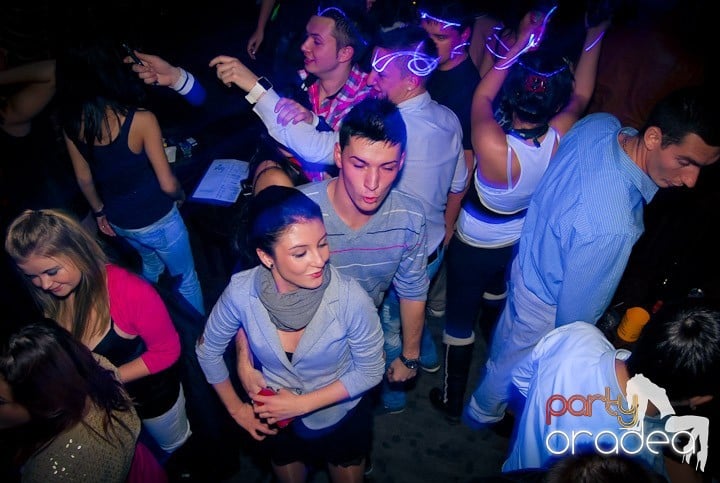 Distracţie în Club Escape, 