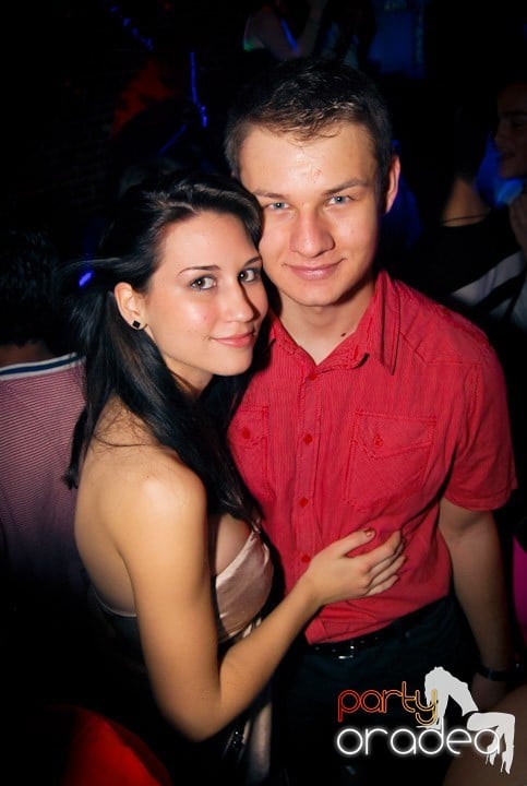 Distracţie în Club Escape, 