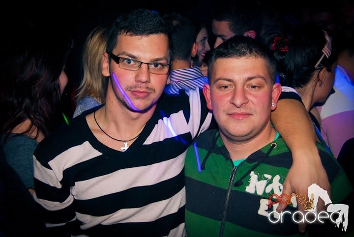 Distracţie în Club Escape, 