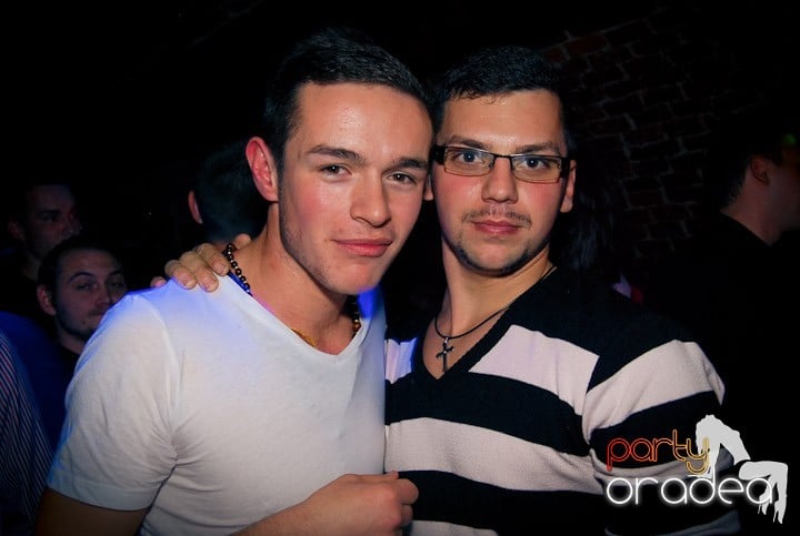 Distracţie în Club Escape, 