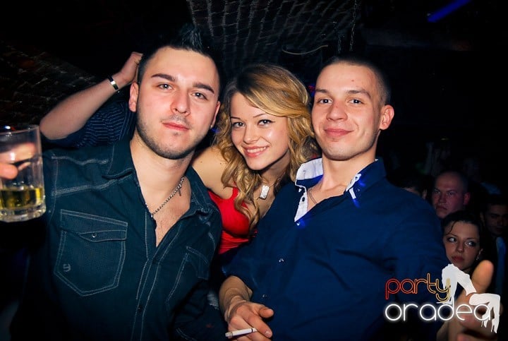 Distracţie în Club Escape, 