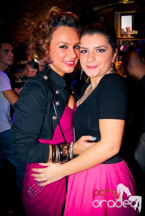 Distracţie în Club Escape, 