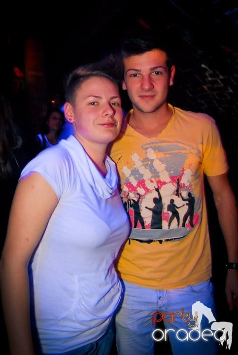 Distracţie în Club Escape, 