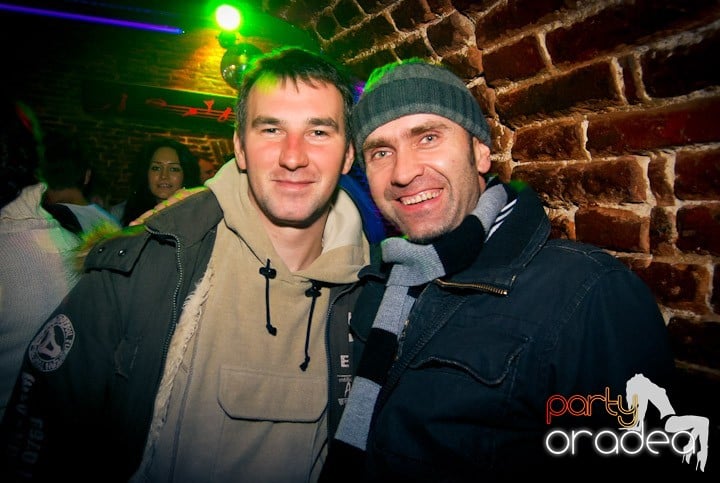 Distracţie în Club Escape, 