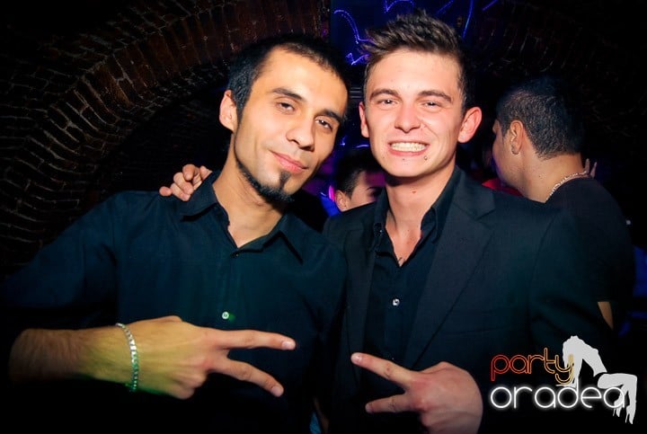 Distracţie în Club Escape, 