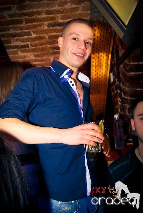 Distracţie în Club Escape, 