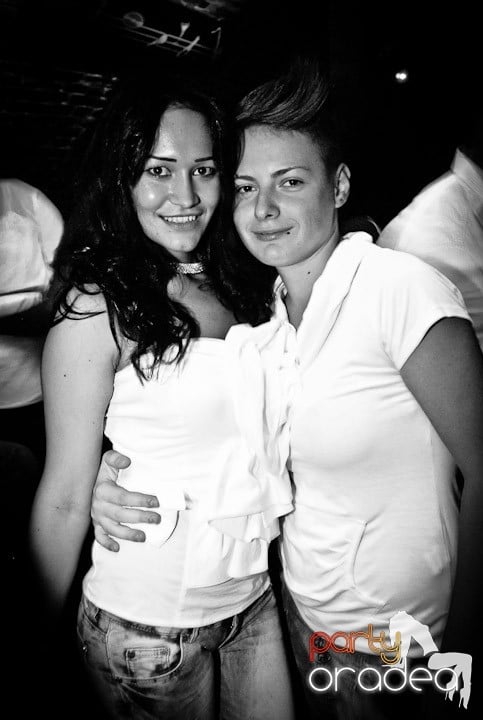 Distracţie în Club Escape, 