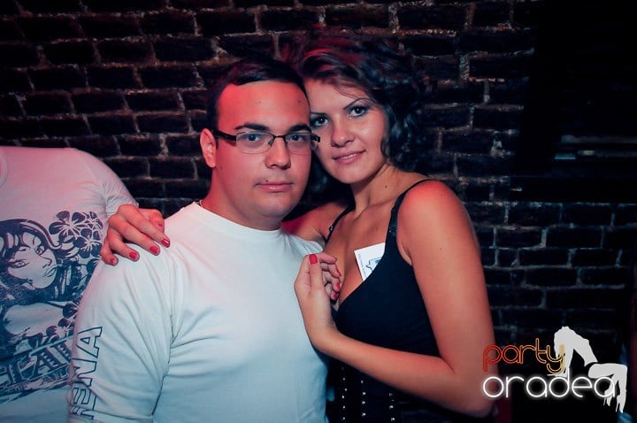 Distracţie în Club Escape, 