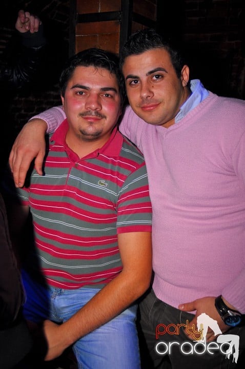 Distracţie în Club Escape, 