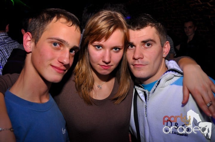 Distracţie în Club Escape, 