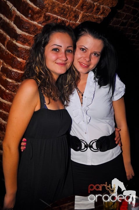 Distracţie în Club Escape, 