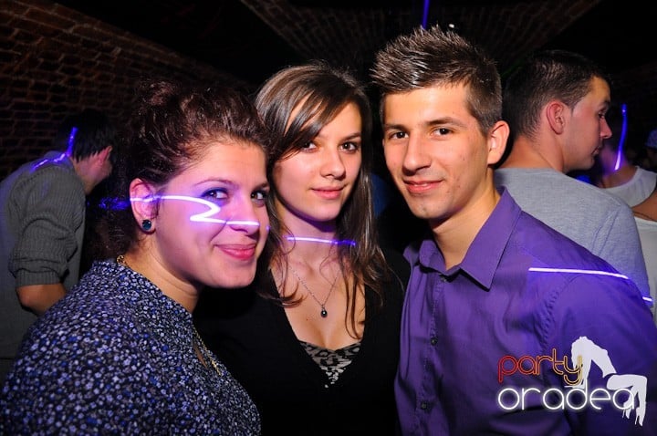 Distracţie în Club Escape, 