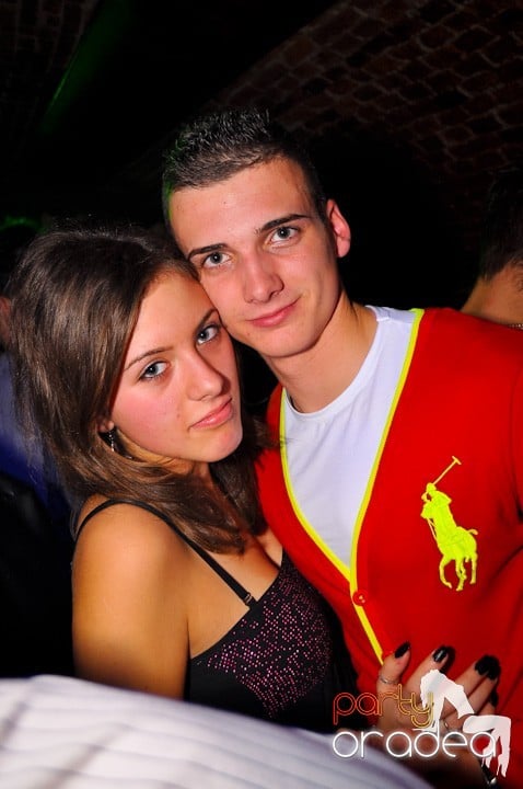 Distracţie în Club Escape, 