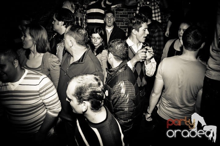 Distracţie în Club Escape, 