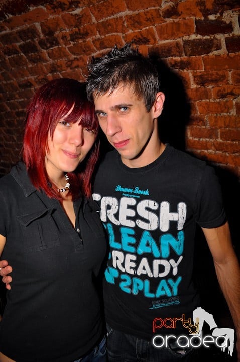 Distracţie în Club Escape, 