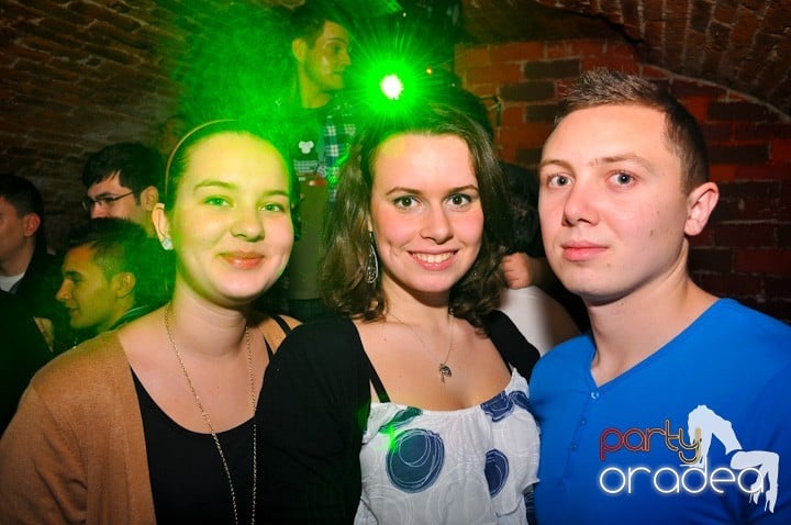 Distracţie în Club Escape, 