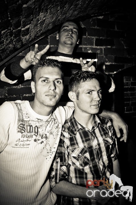 Distracţie în Club Escape, 