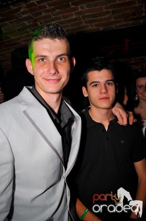 Distracţie în Club Escape, 