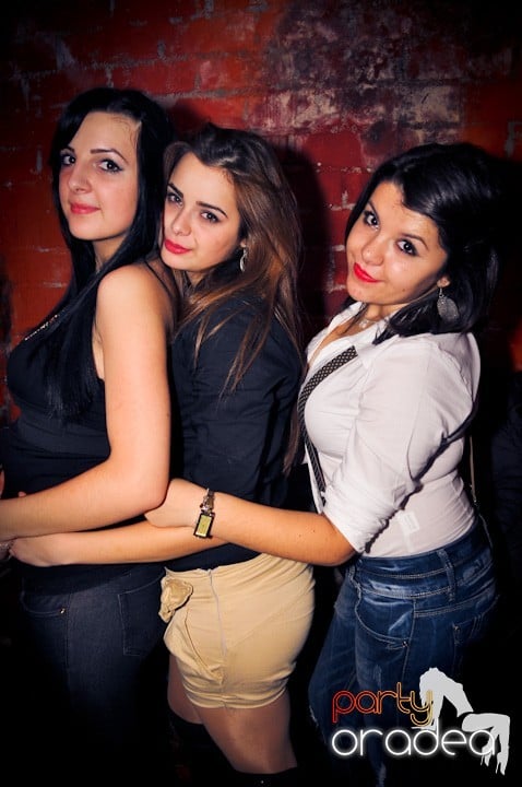 Distracţie în Club Escape, 