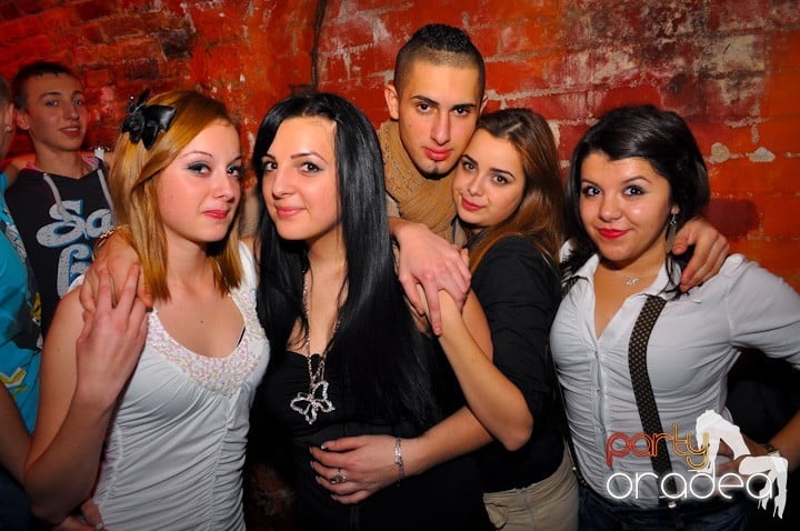 Distracţie în Club Escape, 