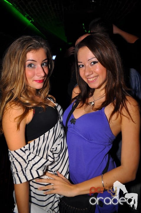 Distracţie în Club Escape, 