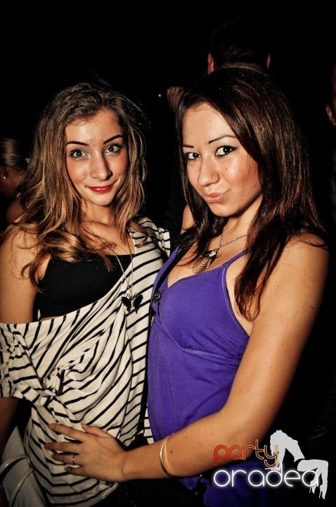 Distracţie în Club Escape, 