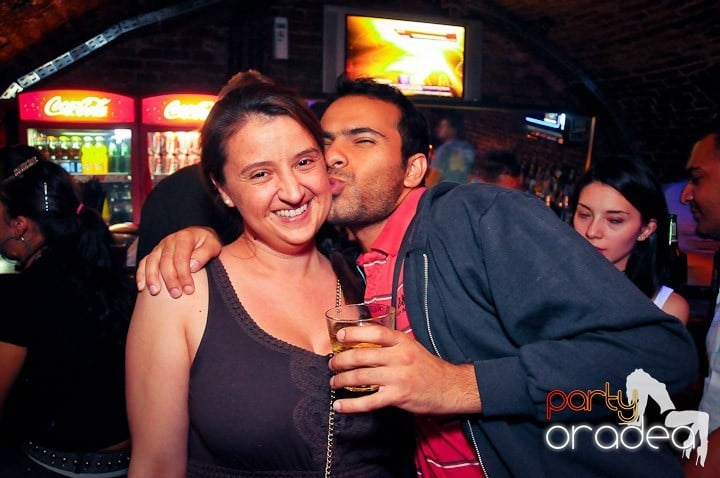 Distracţie în Club Escape, 