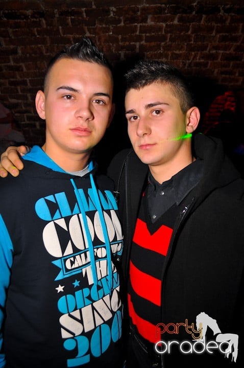 Distracţie în Club Escape, 