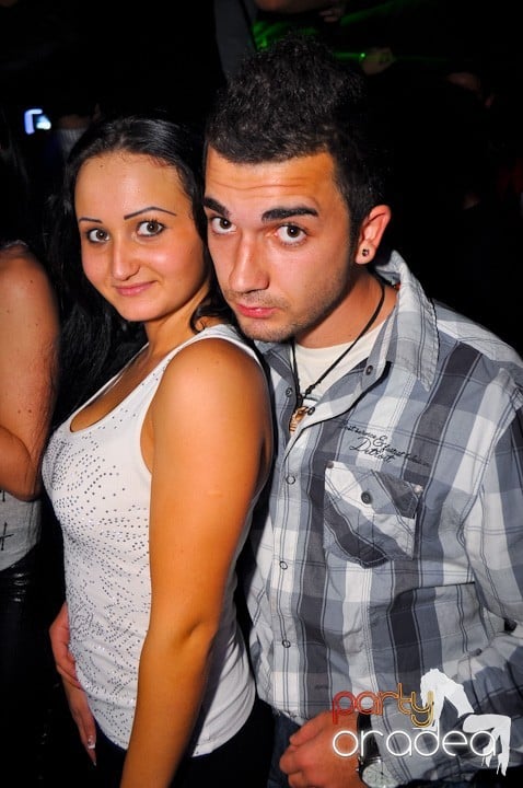 Distracţie în Club Escape, 