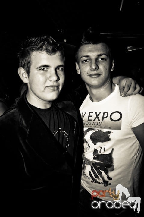 Distracţie în Club Escape, 