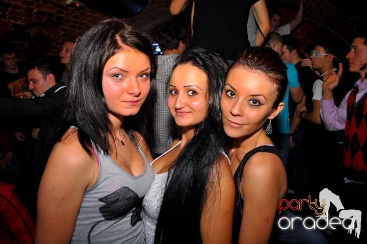 Distracţie în Club Escape, 