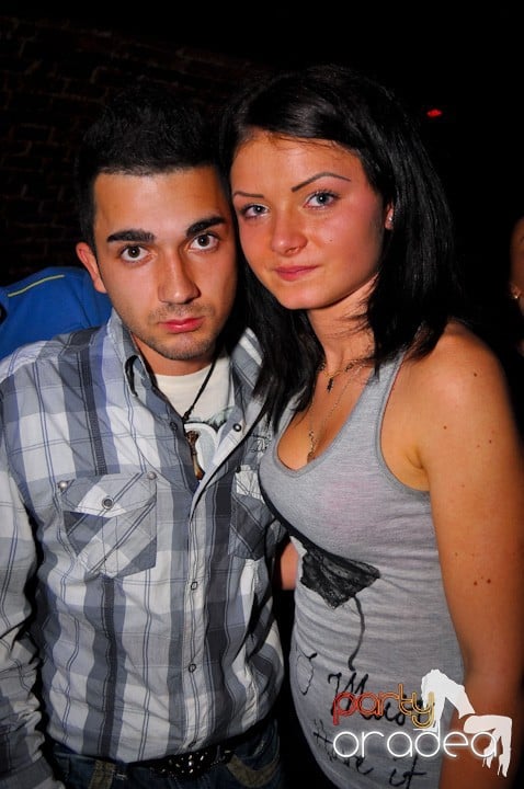 Distracţie în Club Escape, 