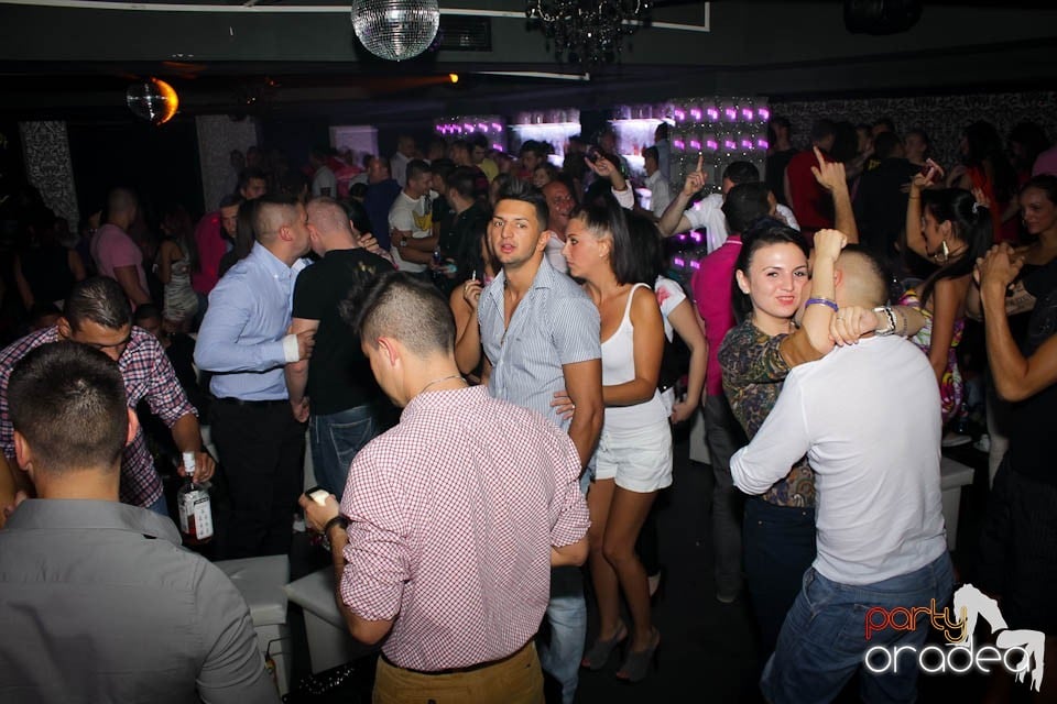 Distracţie în Club Life,