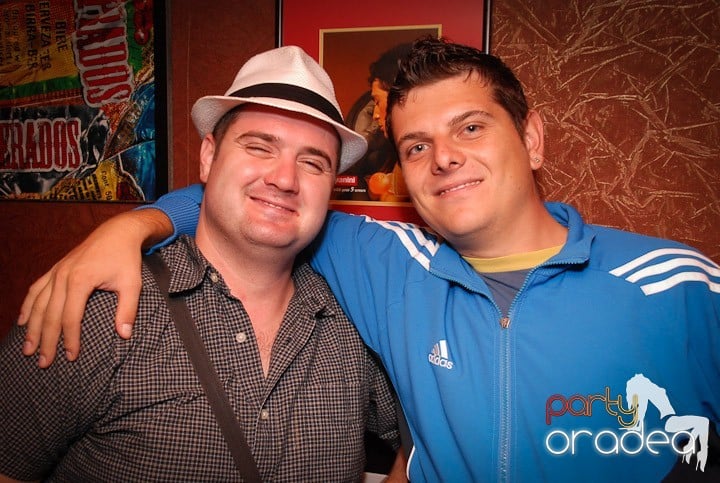 Distracţie în Club Seven, 