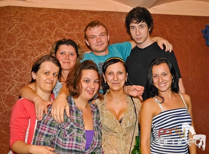 Distracţie în Club Seven, 