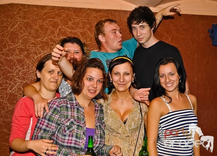 Distracţie în Club Seven, 