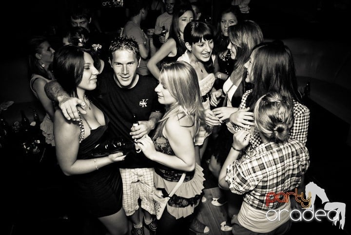 Distracţie în Club Seven,